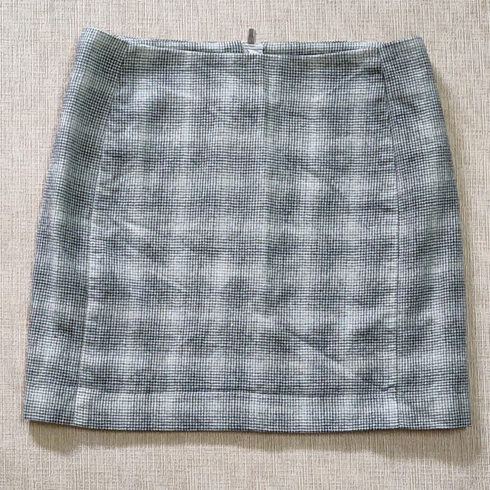 Banana Republic Plaid Mini Skirt 97% Wool 3% Elastane Black Gray Natural Fibers